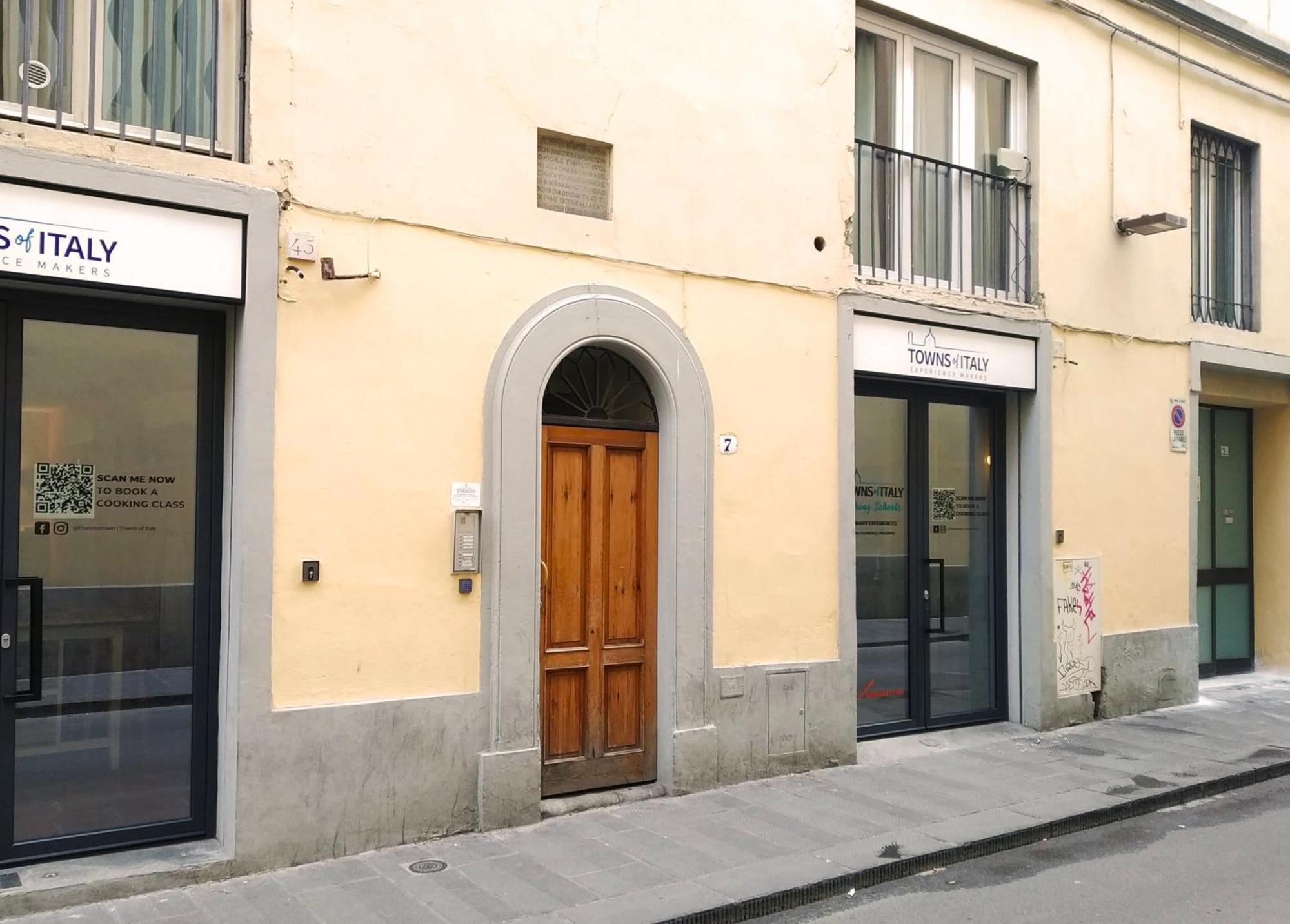 Panicale Blue Historic 1Br Stay Near Medici Chapels & Mercato Centrale فلورنس المظهر الخارجي الصورة